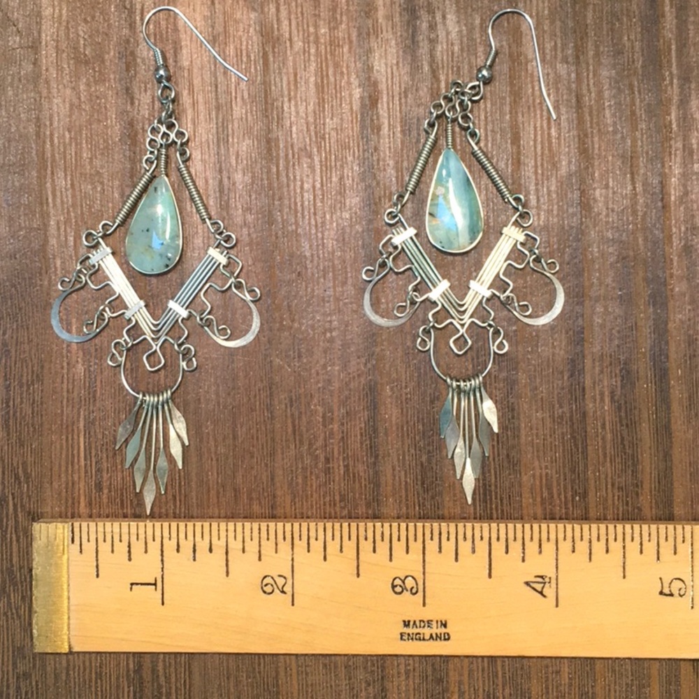 Silver & green stone dangle earrings 4” EUC pierced/fishhook. Stunning bohemian - Picture 7 of 8